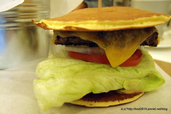 樂丘廚房:<試吃>【台中東海】樂丘廚房-四訪,平價美味的餐點,小資族好選擇,大推招牌墨魚燉飯!