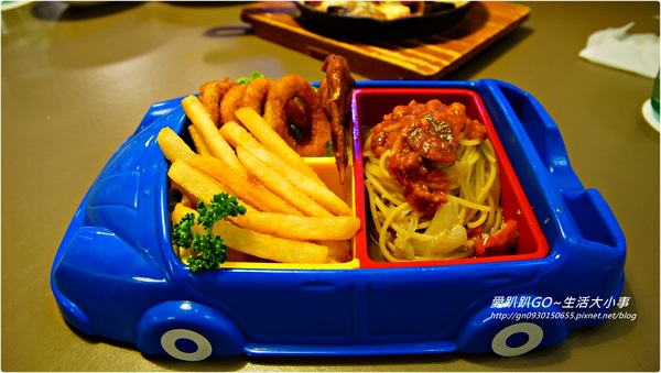 Number Nine咖啡&廚房:【食記/新北市】發現捷運美食 ♪♪Number Nine咖啡&廚房♪♪(主餐篇)