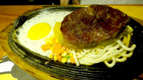 角頭炙燒牛排(士林陽明店)：【試吃邀約】超大尾蝦子加超厚牛排！角頭炙燒牛排（士林陽明店）！