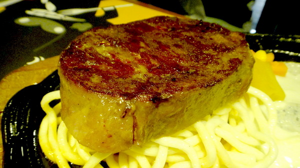 角頭炙燒牛排(士林陽明店)：【試吃邀約】超大尾蝦子加超厚牛排！角頭炙燒牛排（士林陽明店）！