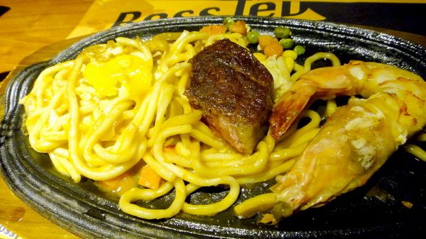 角頭炙燒牛排(士林陽明店)：【試吃邀約】超大尾蝦子加超厚牛排！角頭炙燒牛排（士林陽明店）！