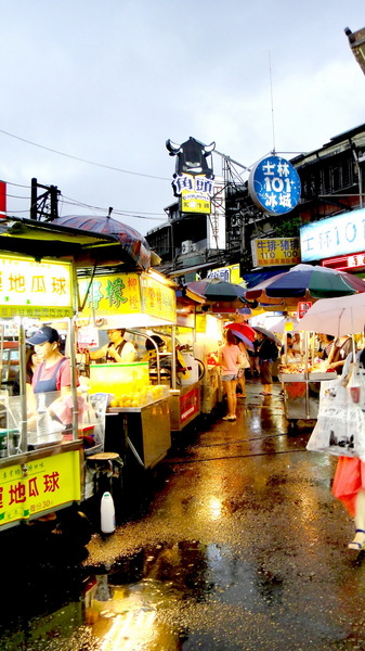 角頭炙燒牛排(士林陽明店)：【試吃邀約】超大尾蝦子加超厚牛排！角頭炙燒牛排（士林陽明店）！