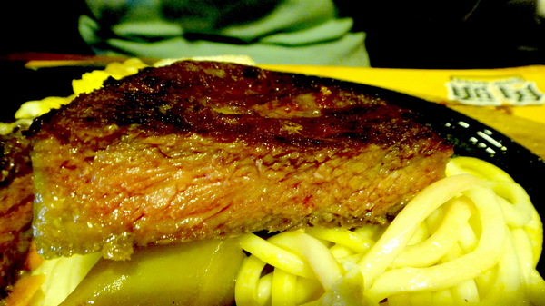 角頭炙燒牛排(士林陽明店)：【試吃邀約】超大尾蝦子加超厚牛排！角頭炙燒牛排（士林陽明店）！