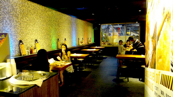 角頭炙燒牛排(士林陽明店)：【試吃邀約】超大尾蝦子加超厚牛排！角頭炙燒牛排（士林陽明店）！