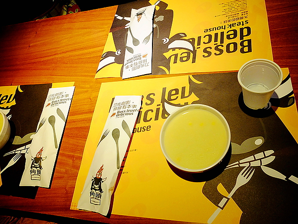 角頭炙燒牛排(士林陽明店)：【角頭炙燒牛排】讓人大快朵頤的美味**嫩煎雞排**