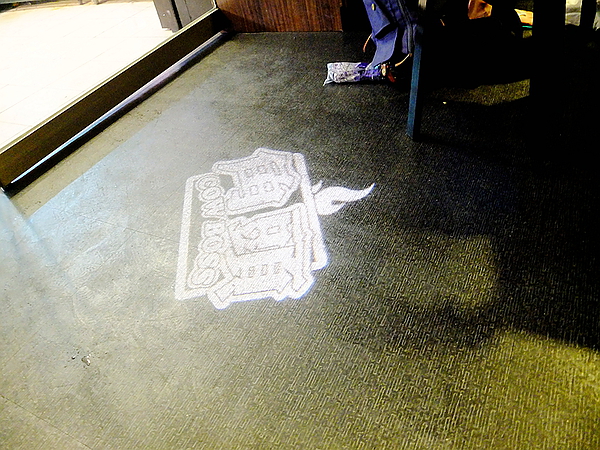 角頭炙燒牛排(士林陽明店)：【角頭炙燒牛排】讓人大快朵頤的美味**嫩煎雞排**