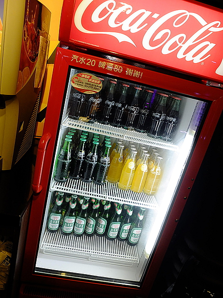 角頭炙燒牛排(士林陽明店)：【角頭炙燒牛排】讓人大快朵頤的美味**嫩煎雞排**