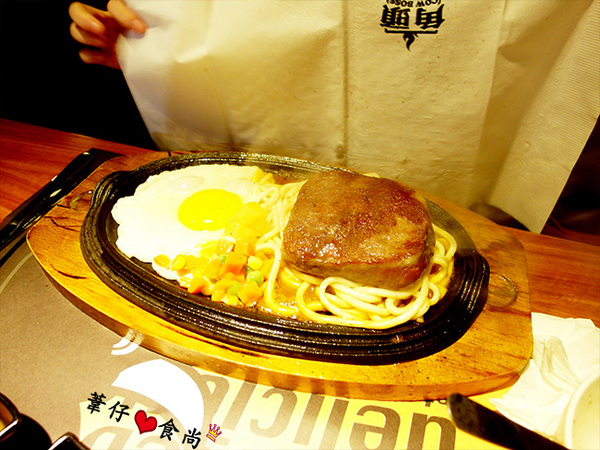 角頭炙燒牛排(士林陽明店)：[試吃]香嫩雞排牛排來襲~美味平價角頭牛排士林店新體驗!