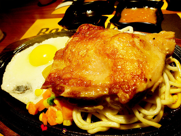 角頭炙燒牛排(士林陽明店)：[試吃]香嫩雞排牛排來襲~美味平價角頭牛排士林店新體驗!