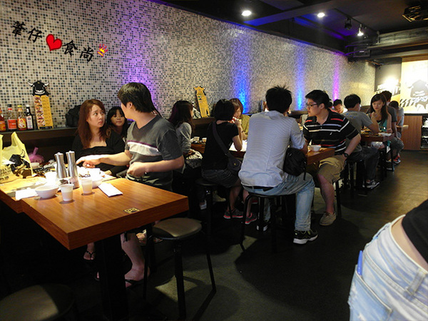 角頭炙燒牛排(士林陽明店)：[試吃]香嫩雞排牛排來襲~美味平價角頭牛排士林店新體驗!