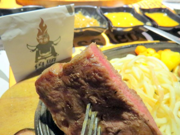 角頭炙燒牛排(士林陽明店):令人朝思暮想的角頭美味【士林/角頭炙燒牛排】