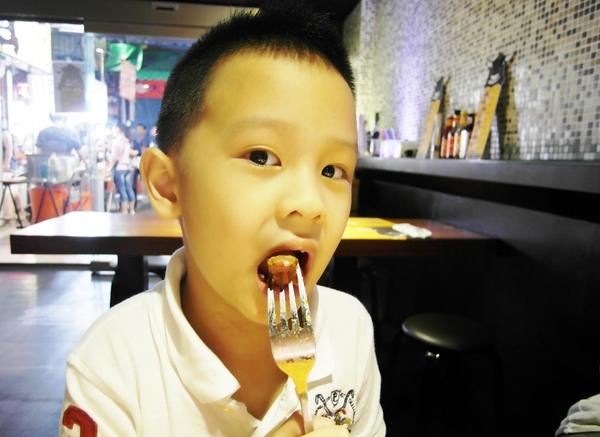 角頭炙燒牛排(士林陽明店)：【食記＊邀約】真心誠意打造大哥級的美味～『角頭炙燒牛排／士林陽明店』