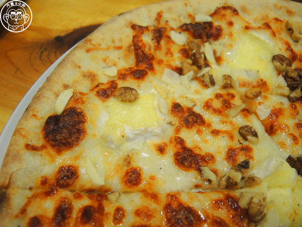 Aura Pizza x 好時光披薩:呷飽祙【台北松山・AURA PIZZA X 好時光披薩】美味的窯烤披薩