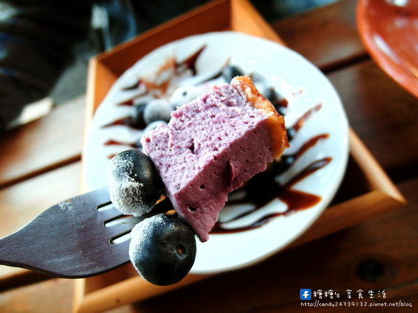 428cafe’:〖台中│美食〗428cafe’❤ 鄰近於科博館的小咖啡館,隱藏著超療癒~吸睛指數破錶的小熊維尼鬆餅,有原味、巧克力及抹茶三種口味唷!!