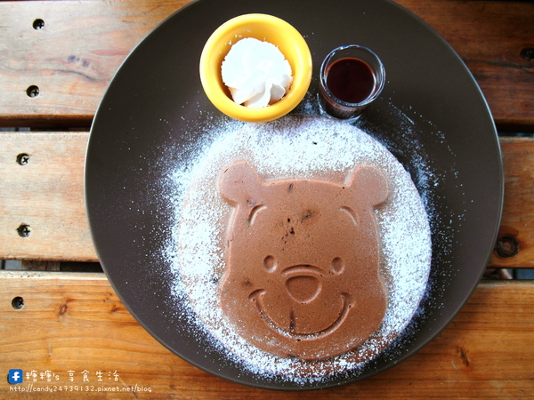 428cafe’:〖台中│美食〗428cafe’❤ 鄰近於科博館的小咖啡館,隱藏著超療癒~吸睛指數破錶的小熊維尼鬆餅,有原味、巧克力及抹茶三種口味唷!!