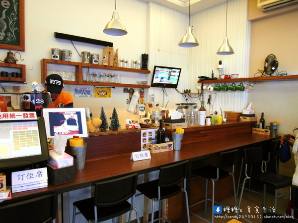 428cafe’:〖台中│美食〗428cafe’❤ 鄰近於科博館的小咖啡館,隱藏著超療癒~吸睛指數破錶的小熊維尼鬆餅,有原味、巧克力及抹茶三種口味唷!!