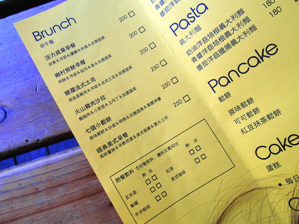 428cafe’:〖台中│美食〗428cafe’❤ 鄰近於科博館的小咖啡館,隱藏著超療癒~吸睛指數破錶的小熊維尼鬆餅,有原味、巧克力及抹茶三種口味唷!!