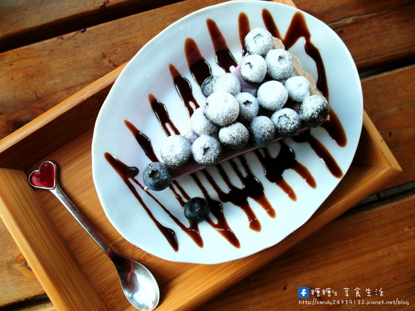 428cafe’:〖台中│美食〗428cafe’❤ 鄰近於科博館的小咖啡館,隱藏著超療癒~吸睛指數破錶的小熊維尼鬆餅,有原味、巧克力及抹茶三種口味唷!!