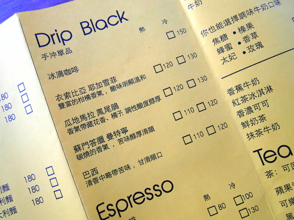 428cafe’:〖台中│美食〗428cafe’❤ 鄰近於科博館的小咖啡館,隱藏著超療癒~吸睛指數破錶的小熊維尼鬆餅,有原味、巧克力及抹茶三種口味唷!!