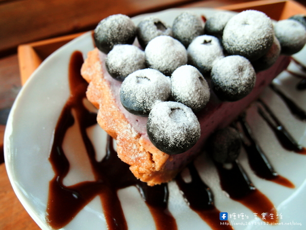 428cafe’:〖台中│美食〗428cafe’❤ 鄰近於科博館的小咖啡館,隱藏著超療癒~吸睛指數破錶的小熊維尼鬆餅,有原味、巧克力及抹茶三種口味唷!!