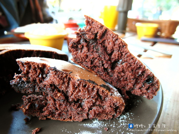 428cafe’:〖台中│美食〗428cafe’❤ 鄰近於科博館的小咖啡館,隱藏著超療癒~吸睛指數破錶的小熊維尼鬆餅,有原味、巧克力及抹茶三種口味唷!!