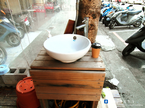 428cafe’:〖台中│美食〗428cafe’❤ 鄰近於科博館的小咖啡館,隱藏著超療癒~吸睛指數破錶的小熊維尼鬆餅,有原味、巧克力及抹茶三種口味唷!!