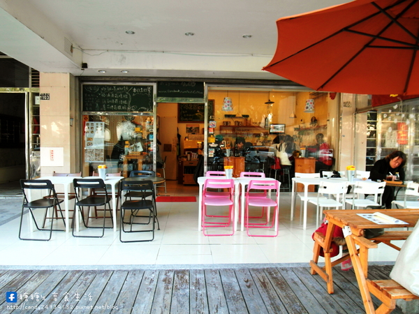 428cafe’:〖台中│美食〗428cafe’❤ 鄰近於科博館的小咖啡館,隱藏著超療癒~吸睛指數破錶的小熊維尼鬆餅,有原味、巧克力及抹茶三種口味唷!!