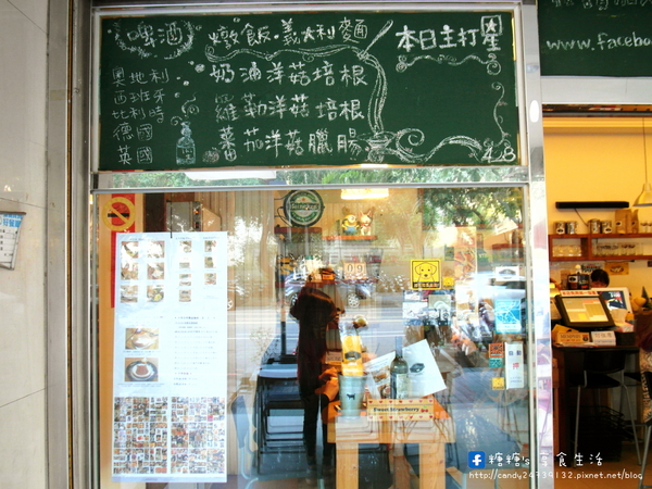 428cafe’:〖台中│美食〗428cafe’❤ 鄰近於科博館的小咖啡館,隱藏著超療癒~吸睛指數破錶的小熊維尼鬆餅,有原味、巧克力及抹茶三種口味唷!!