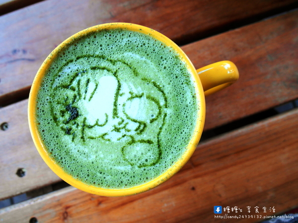 428cafe’:〖台中│美食〗428cafe’❤ 鄰近於科博館的小咖啡館,隱藏著超療癒~吸睛指數破錶的小熊維尼鬆餅,有原味、巧克力及抹茶三種口味唷!!