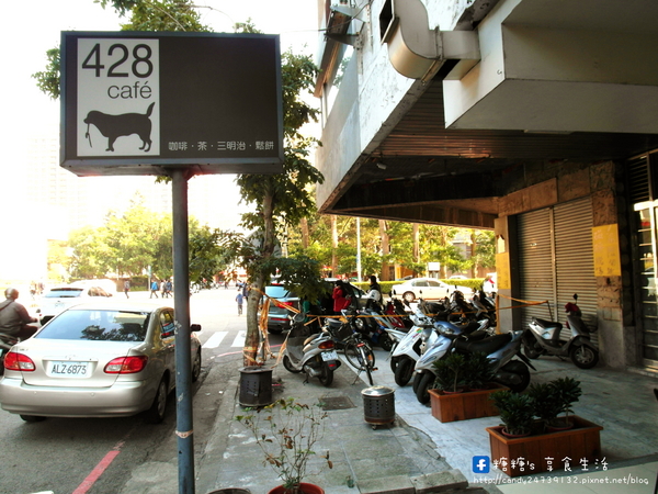 428cafe’:〖台中│美食〗428cafe’❤ 鄰近於科博館的小咖啡館,隱藏著超療癒~吸睛指數破錶的小熊維尼鬆餅,有原味、巧克力及抹茶三種口味唷!!