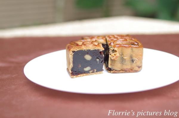 歐華酒店-歐麗蛋糕坊：邀約~歐華酒店--歐月廣式中秋禮盒~中秋禮盒推薦細膩的蓮蓉蛋黃，依舊是我的最愛