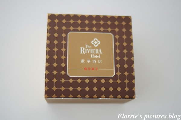 歐華酒店-歐麗蛋糕坊:邀約~歐華酒店--星空之月廣式中秋月餅~高雅細膩的蓮蓉蛋黃,讓人一嚐便貪戀不已