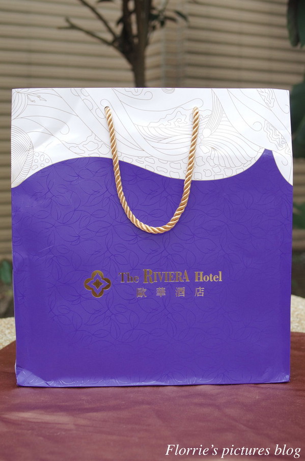 歐華酒店-歐麗蛋糕坊：邀約~歐華酒店--歐月廣式中秋禮盒~中秋禮盒推薦細膩的蓮蓉蛋黃，依舊是我的最愛