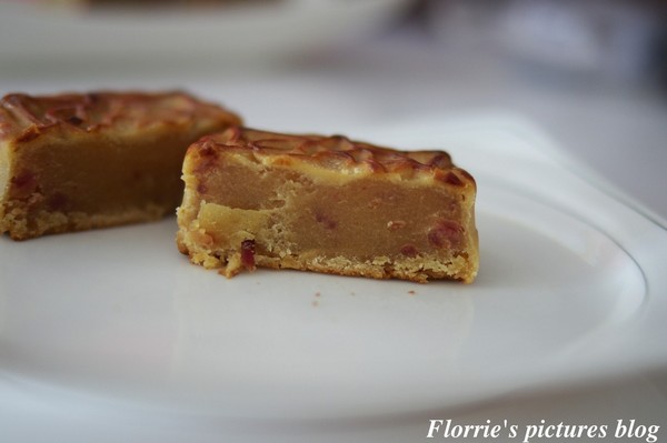 歐華酒店-歐麗蛋糕坊:邀約~歐華酒店--星空之月廣式中秋月餅~高雅細膩的蓮蓉蛋黃,讓人一嚐便貪戀不已