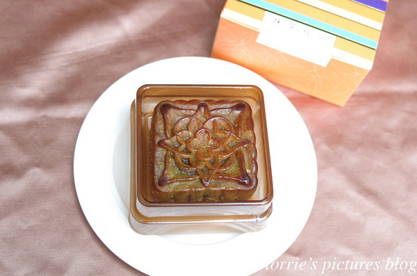 歐華酒店-歐麗蛋糕坊：邀約~歐華酒店--歐月廣式中秋禮盒~中秋禮盒推薦細膩的蓮蓉蛋黃，依舊是我的最愛