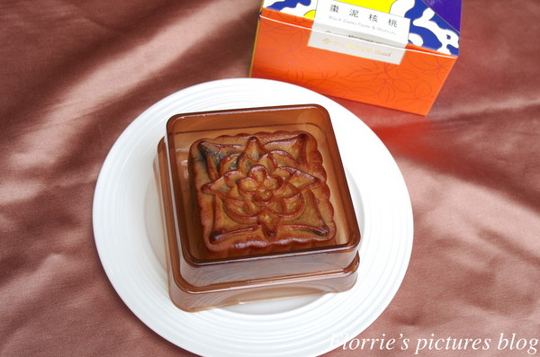 歐華酒店-歐麗蛋糕坊：邀約~歐華酒店--歐月廣式中秋禮盒~中秋禮盒推薦細膩的蓮蓉蛋黃，依舊是我的最愛