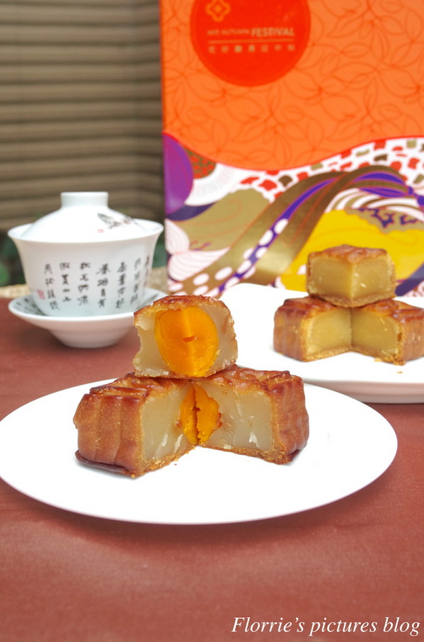 歐華酒店-歐麗蛋糕坊：邀約~歐華酒店--歐月廣式中秋禮盒~中秋禮盒推薦細膩的蓮蓉蛋黃，依舊是我的最愛