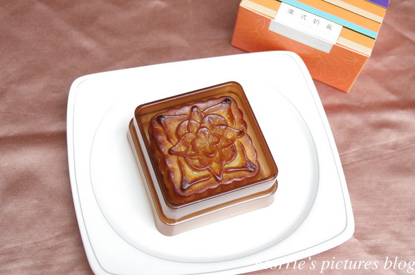 歐華酒店-歐麗蛋糕坊：邀約~歐華酒店--歐月廣式中秋禮盒~中秋禮盒推薦細膩的蓮蓉蛋黃，依舊是我的最愛