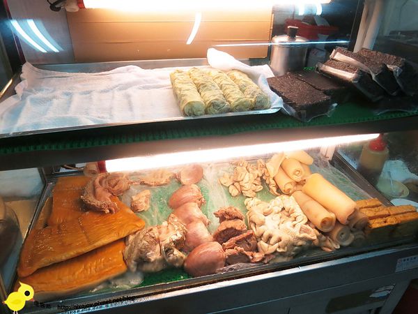 【新莊夜市】林家香菇赤肉焿-現做現炸雞捲