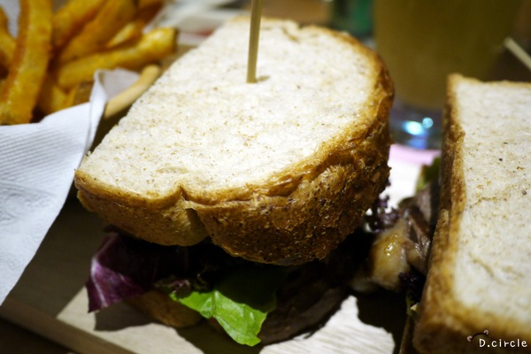 Fabrica 椅子:台北●大安區-Fabrica椅子~超特別菜單之澎派餐點+天然冰淇淋加碼上映!!XDD