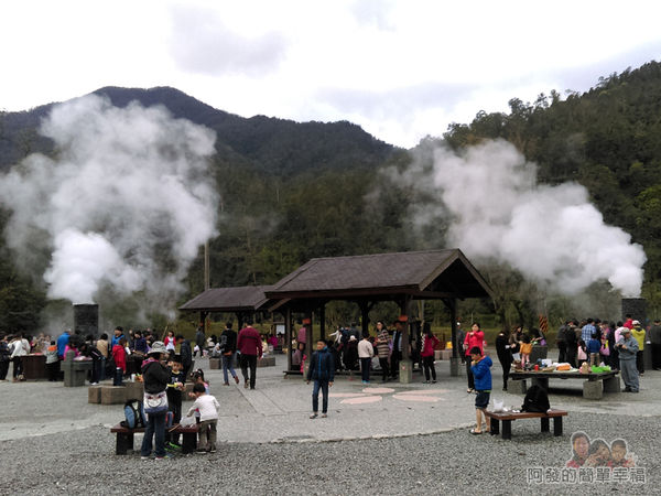 清水地熱21-地熱廣場上的遊客