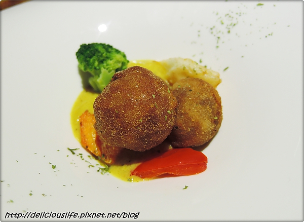 蔬菜牛肉球佐椰香咖哩