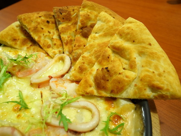 Vasa Pizzeria 瓦薩比薩(松車店)：＜台北｜松山｜比薩＞聖誕跨年大餐搶先吃～『瓦薩比薩(松車店)』