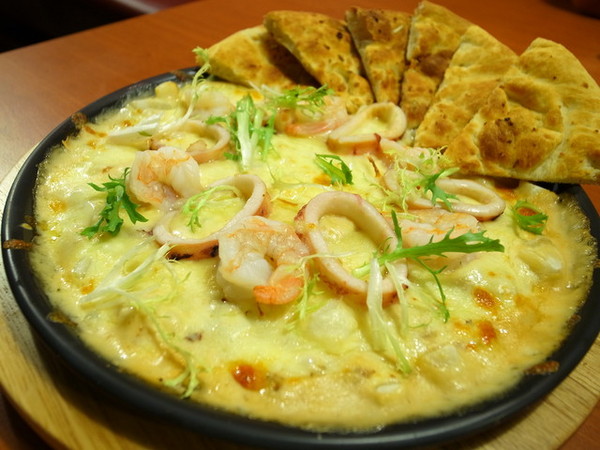 Vasa Pizzeria 瓦薩比薩(松車店)：＜台北｜松山｜比薩＞聖誕跨年大餐搶先吃～『瓦薩比薩(松車店)』