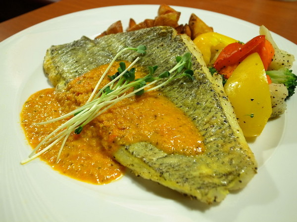 Vasa Pizzeria 瓦薩比薩(松車店)：＜台北｜松山｜比薩＞聖誕跨年大餐搶先吃～『瓦薩比薩(松車店)』