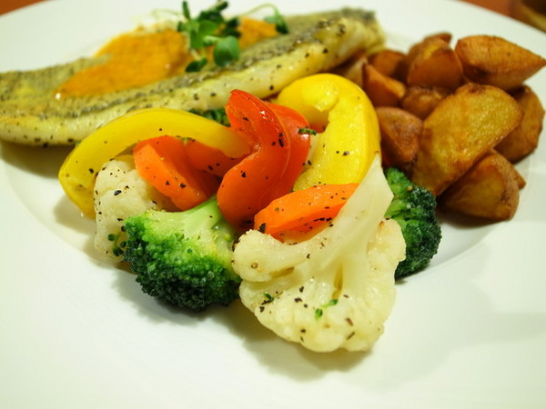 Vasa Pizzeria 瓦薩比薩(松車店)：＜台北｜松山｜比薩＞聖誕跨年大餐搶先吃～『瓦薩比薩(松車店)』