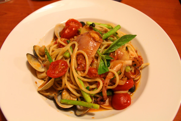 Vasa Pizzeria 瓦薩比薩(松山車站店)：[台北]手工美味創意披薩 松山車站店-Vasa Pizzeria 瓦薩比薩