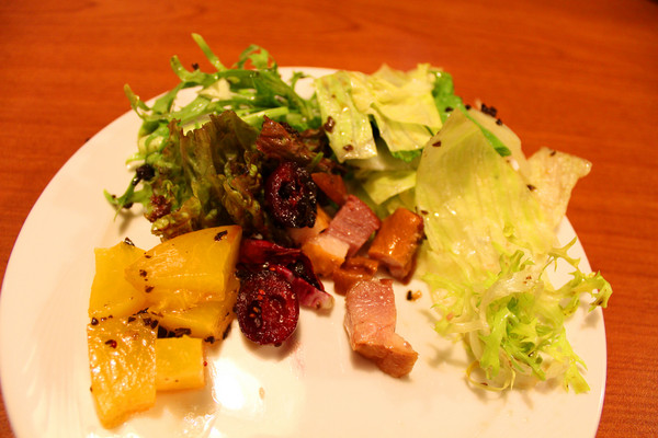 Vasa Pizzeria 瓦薩比薩(松山車站店)：[台北]手工美味創意披薩 松山車站店-Vasa Pizzeria 瓦薩比薩