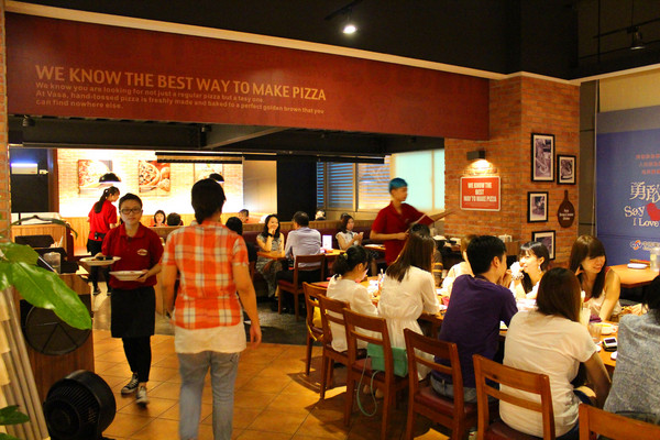 Vasa Pizzeria 瓦薩比薩(松山車站店)：[台北]手工美味創意披薩 松山車站店-Vasa Pizzeria 瓦薩比薩