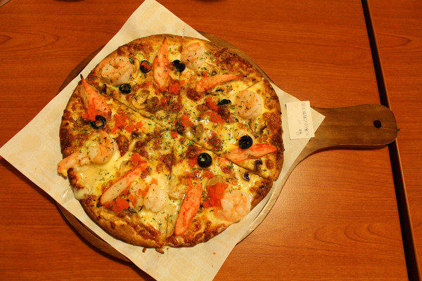 Vasa Pizzeria 瓦薩比薩(松山車站店)：[台北]手工美味創意披薩 松山車站店-Vasa Pizzeria 瓦薩比薩